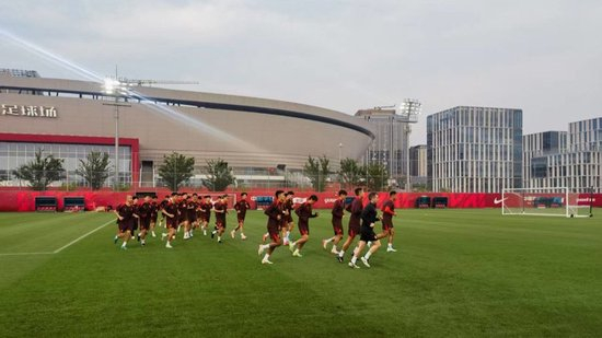 专业成为玩家们享受游戏的欢乐之地。服务